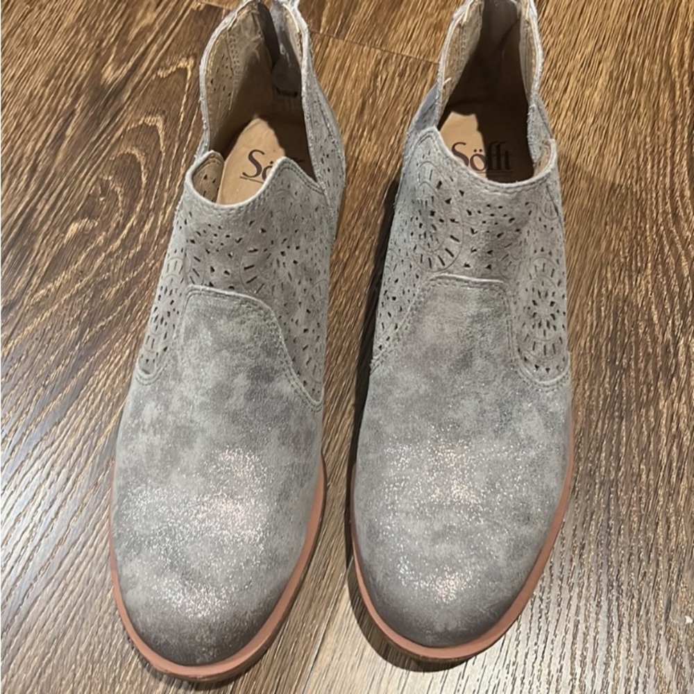 Soffit booties